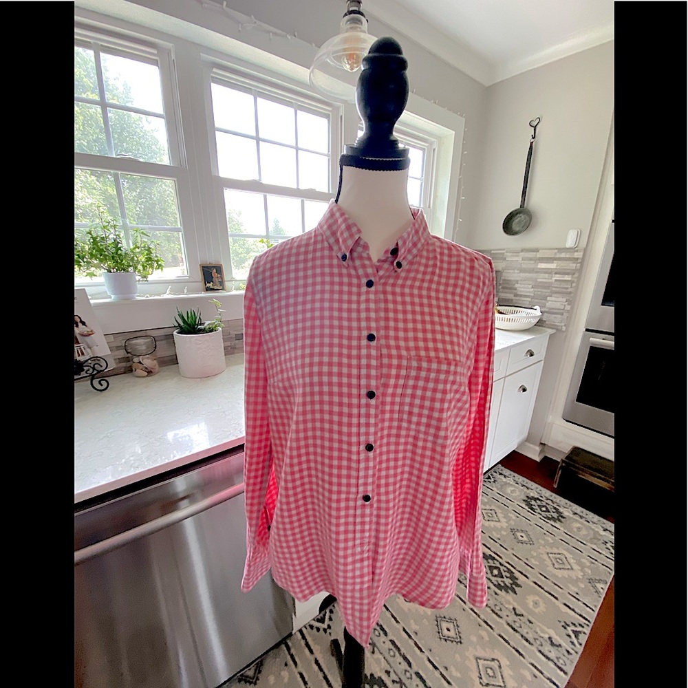 Gap The shrunken boyfriend button down shirt. lSize Medium.
